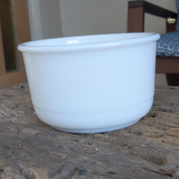Vintage Milk Glass small nesting bowl - Picture 5 of 6